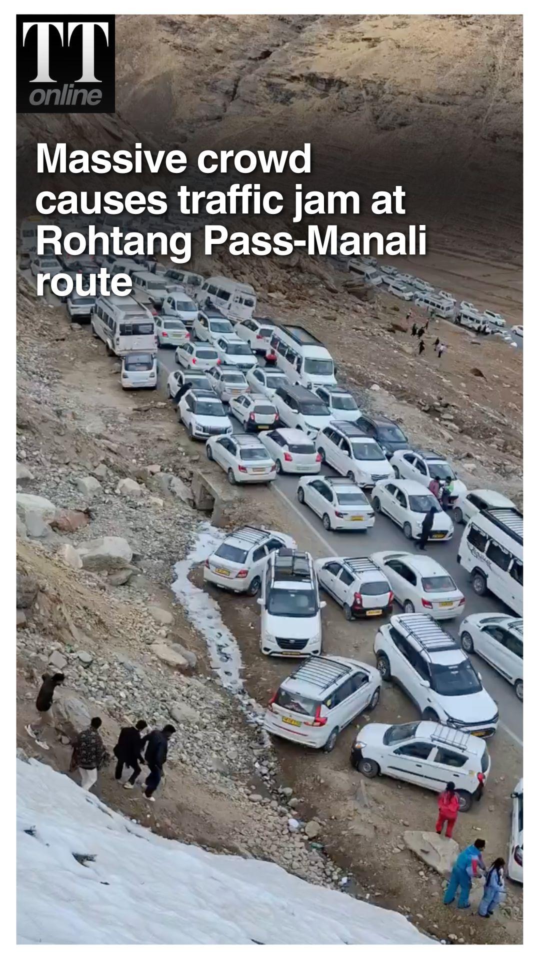Year-End Tourist Rush Chokes Rohtang Pass; Shimla Sees Unusually Mild Winter