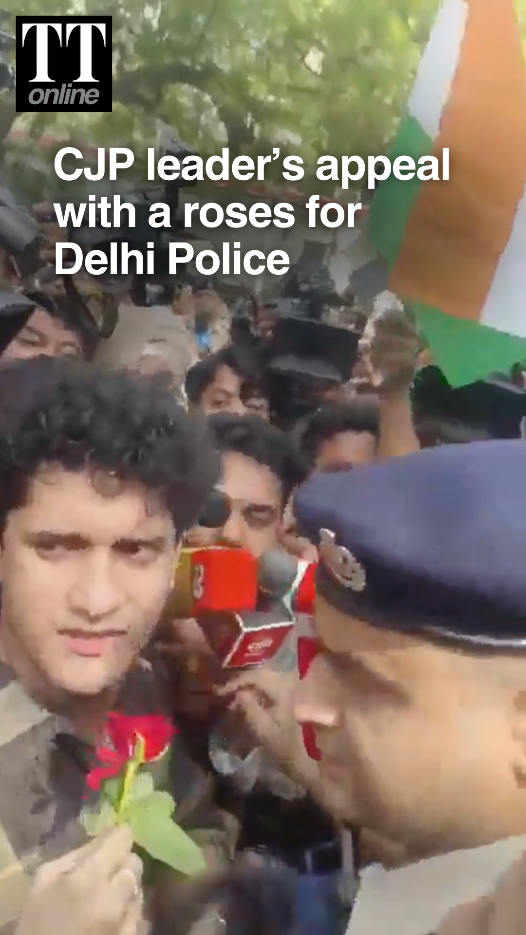 CJP Leader Saurav Das Offers Roses to Police at Jantar Mantar Protest