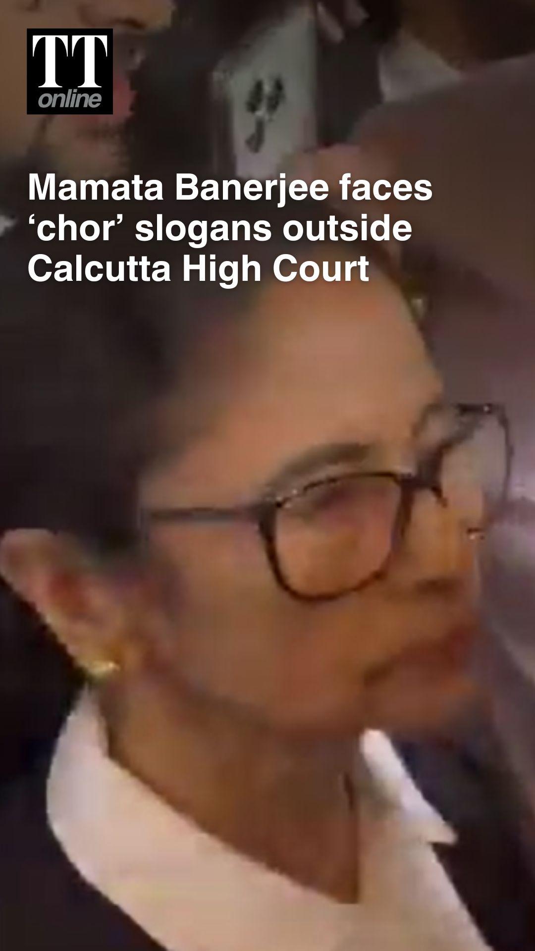 Mamata Banerjee Appears in Lawyer’s Robe at Calcutta HC, Faces ‘TMC Chor’ Chants
