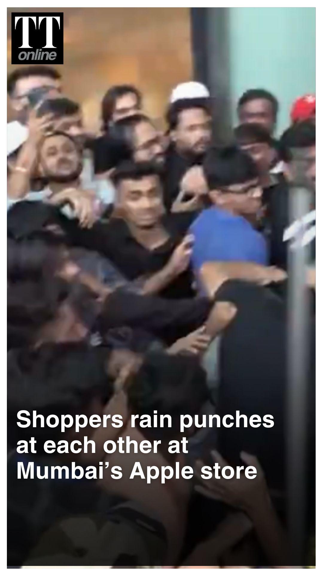 Watch | Scuffle Breaks Out in Mumbai As Iphone 17 Launch Draws Massive Crowds